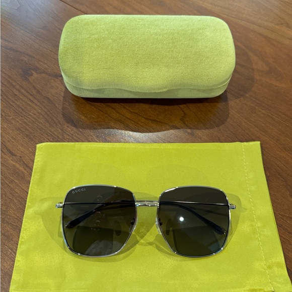 Gucci Sunglasses - Picture 5 of 7